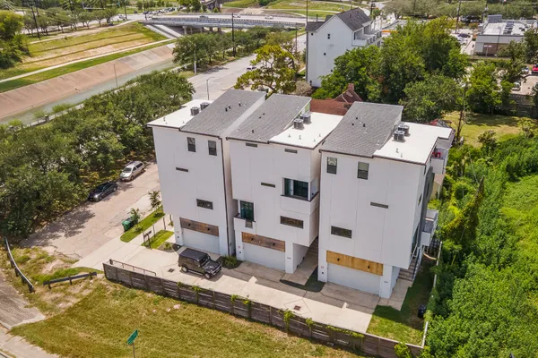 2239 N MACGREGOR WAY