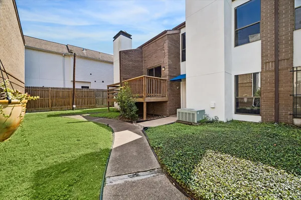 714 FOWLER ST 5