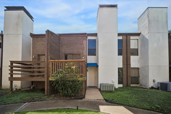 714 FOWLER ST 5