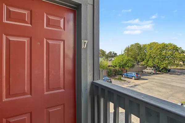 601 NELRAY BLVD 17