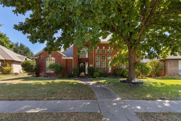 1422 SUZANNE DR