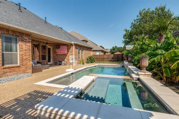 1504 DAISY LN