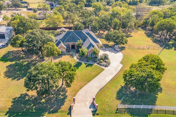 225 SHERRY LN