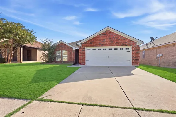 2325 WAKECREST DR