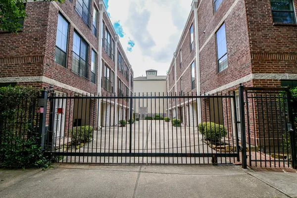 118 MCGOWEN ST K