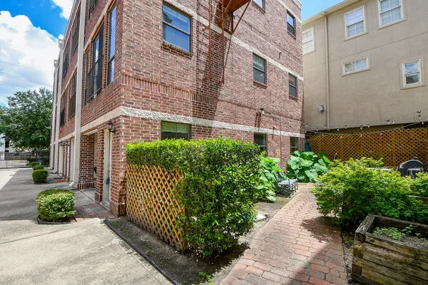 118 MCGOWEN ST K