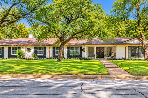 1650 AZTECA DR