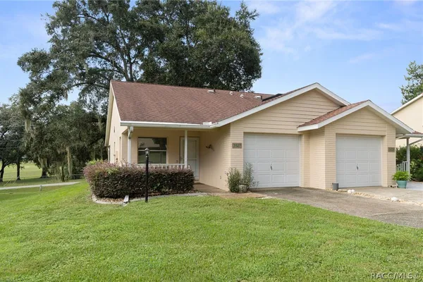 3527 N WOODGATE DR