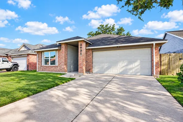 2031 HICKORY GLEN DR