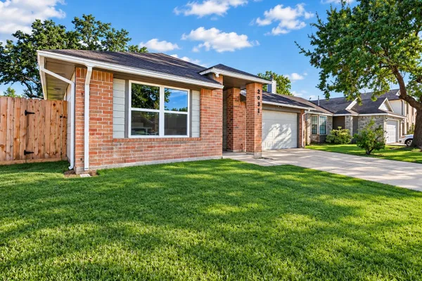 2031 HICKORY GLEN DR
