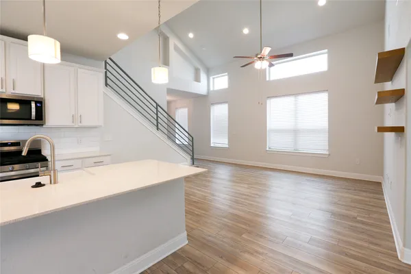 432 E ARROWHEAD VINE ST