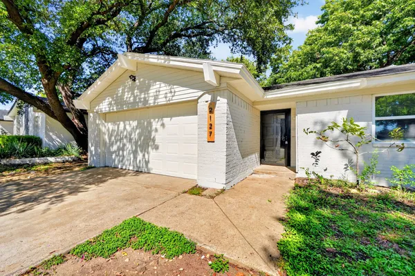 2127 VERSAILLES DR