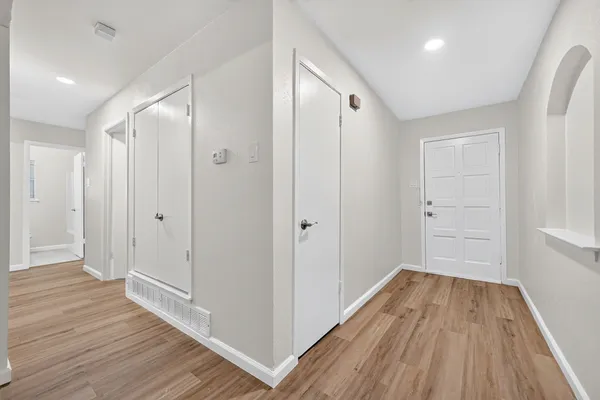 2127 VERSAILLES DR