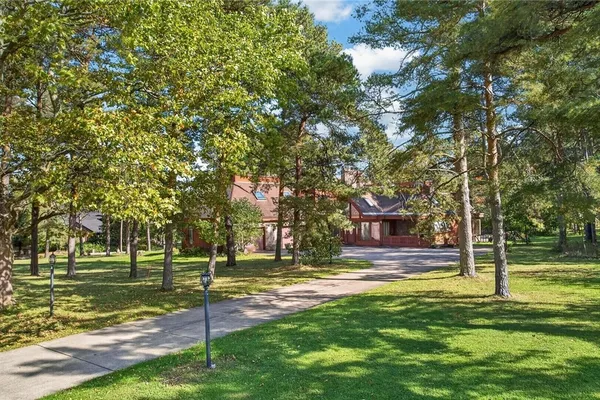 4 VALLEY VIEW DR