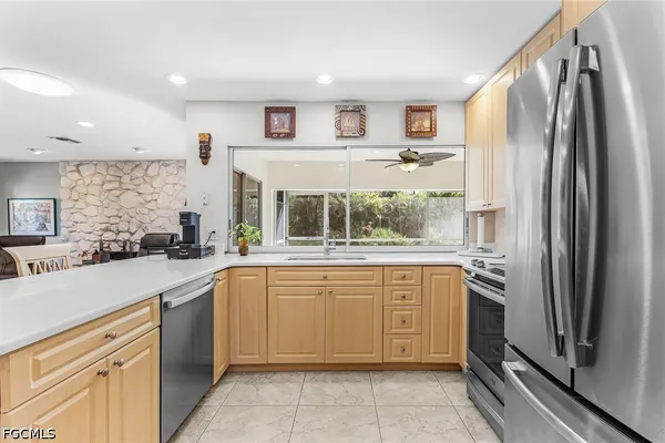 15889 SHADOW RUN CT