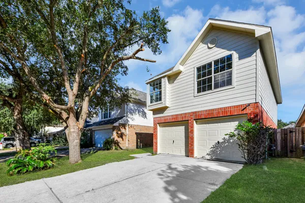 19346 CALEDONIA DR