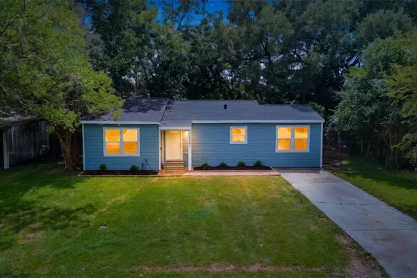 2803 S HOUSTON DR
