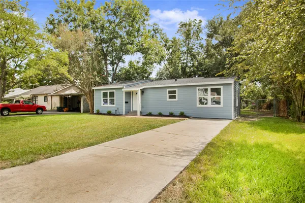2803 S HOUSTON DR