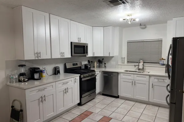 1106 SAINT JOHN DR