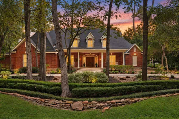 7 PASTORAL POND CIR