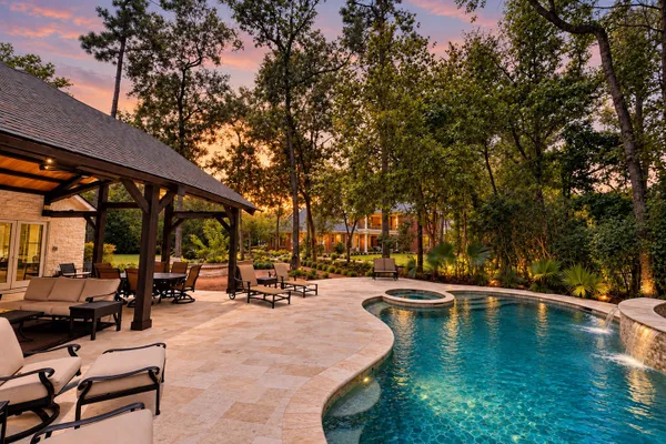 7 PASTORAL POND CIR