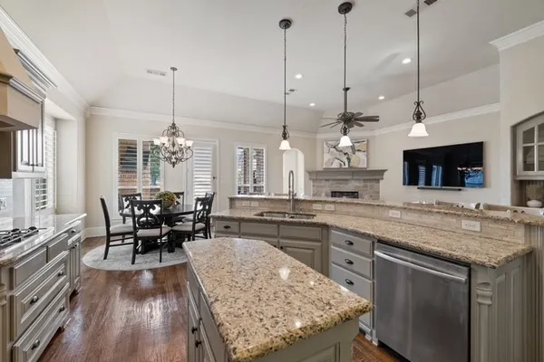 121 MONTGOMERY DR