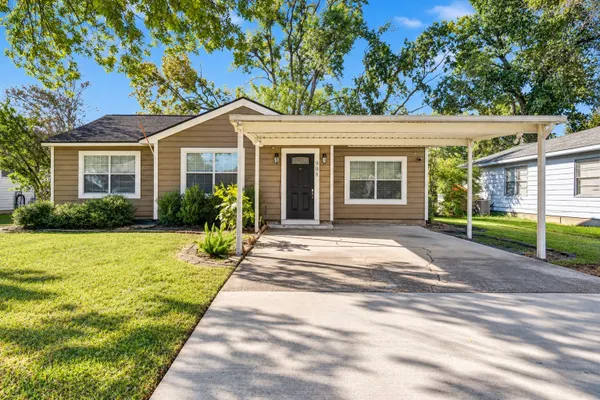 908 ROBINHOOD LN