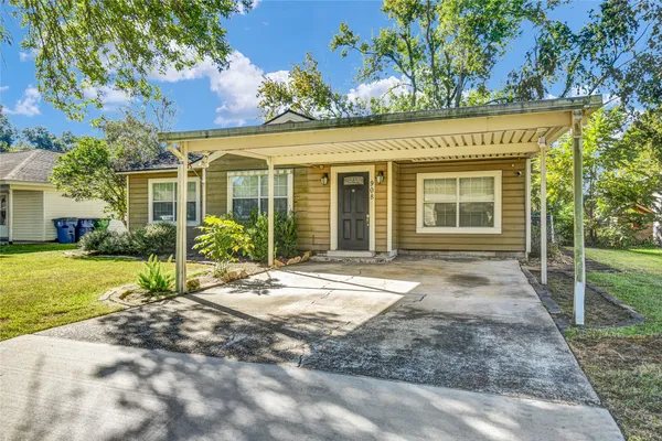 908 ROBINHOOD LN