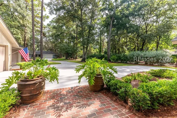 1 CLEARWATER LN