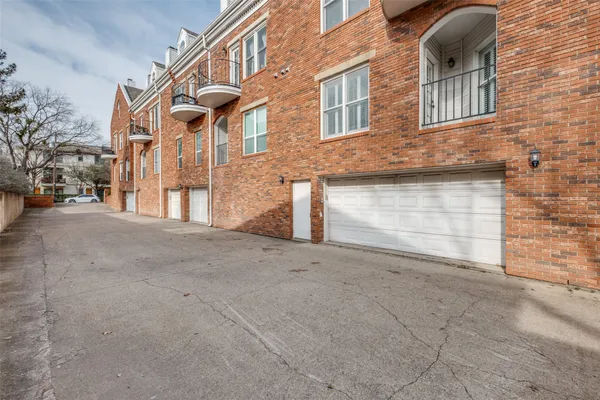 4034 RAWLINS ST 102