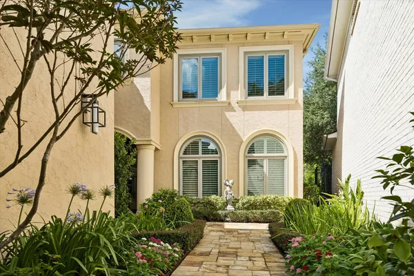 1106 BAYOU ISLAND DR