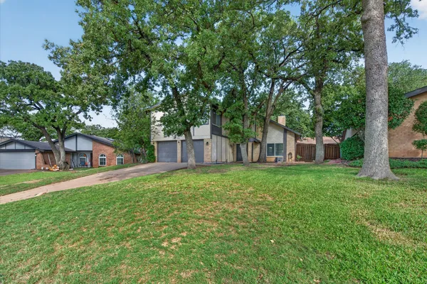 2801 MEANDERING WAY