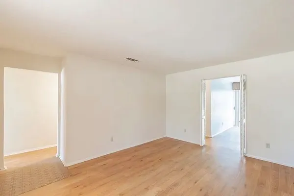 1112 PAULA DR