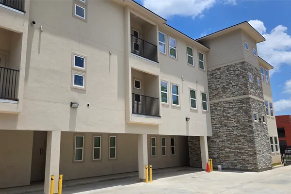 26307 OAK RIDGE DR 1105