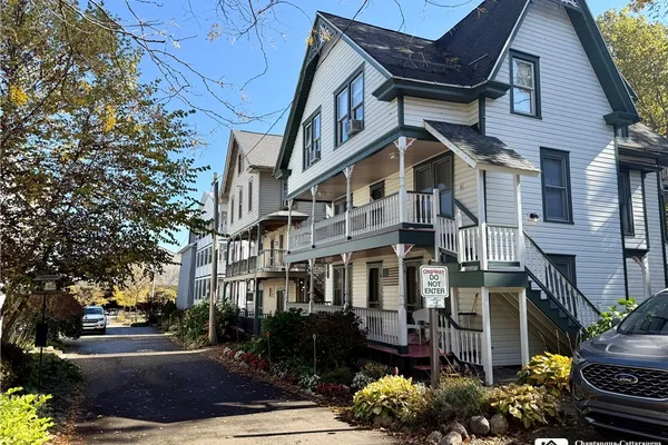 25 WAUGH AVE 5
