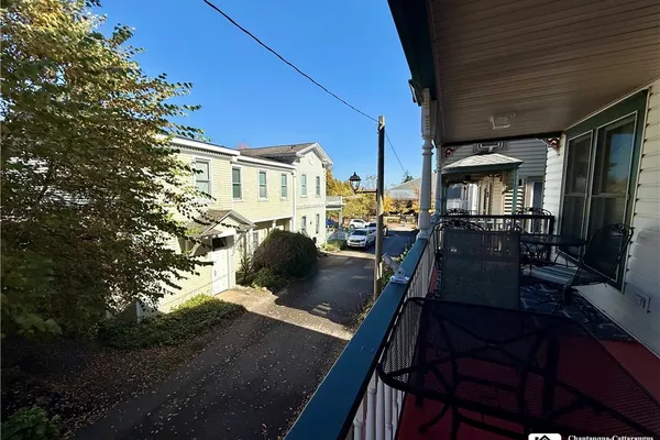 25 WAUGH AVE 5