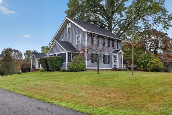 105 SEYMOUR RD