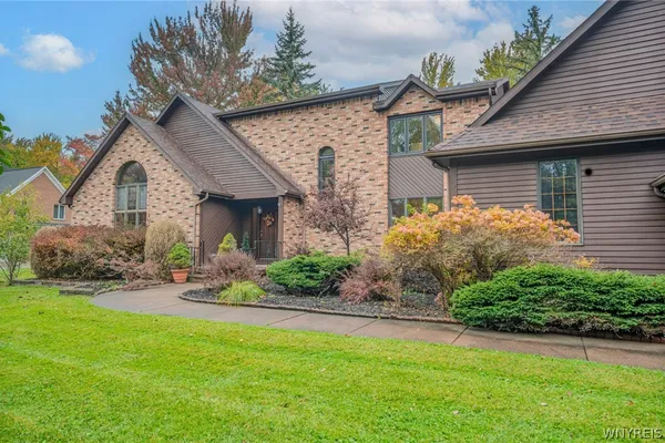 6 WILLOWBROOK DR