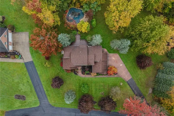 6 WILLOWBROOK DR