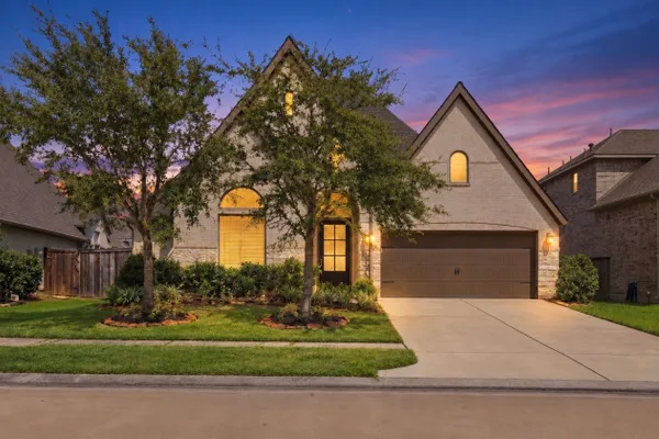 6914 RED OAK DR
