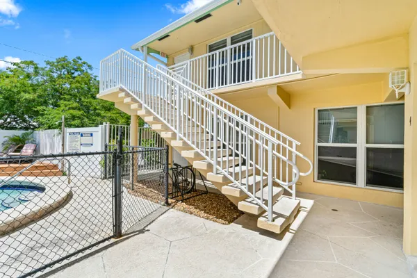 391 SE 19TH AVE 8