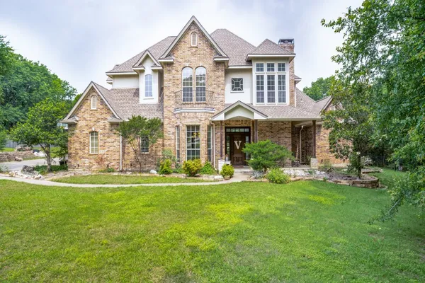 207 RIVER OAKS DR