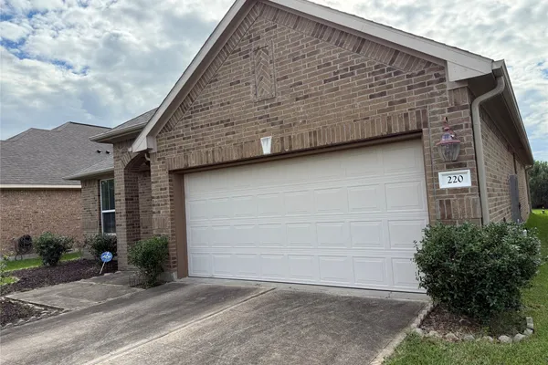 220 BROOKWOOD PARK LN