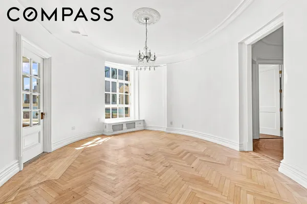 2109 BROADWAY 1592