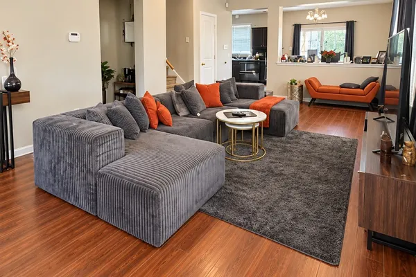 8007 MONTAGUE MANOR LN