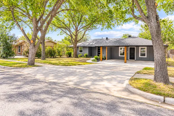 1224 BELLAIRE DR