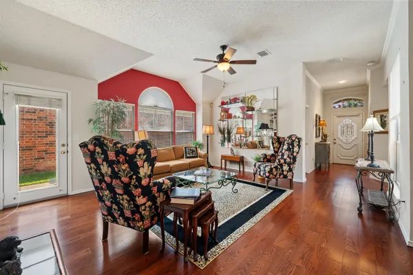 6860 SADDLETREE TRL