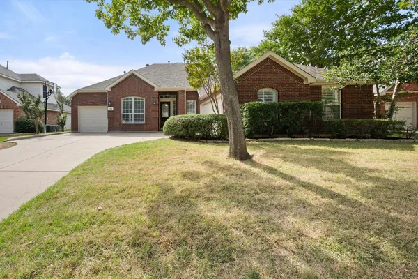 1102 TANGLEWOOD DR