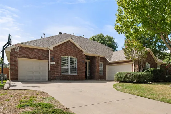 1102 TANGLEWOOD DR
