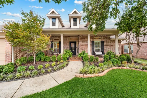 916 WATER OAK DR